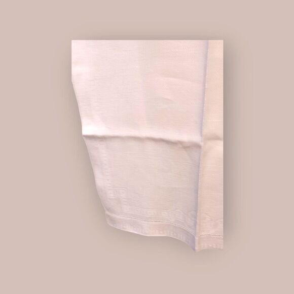 Vintage White Hand Towels w/ Border Motifs Excellent Condition (Set of 3) 20x36" - Picture 3 of 16